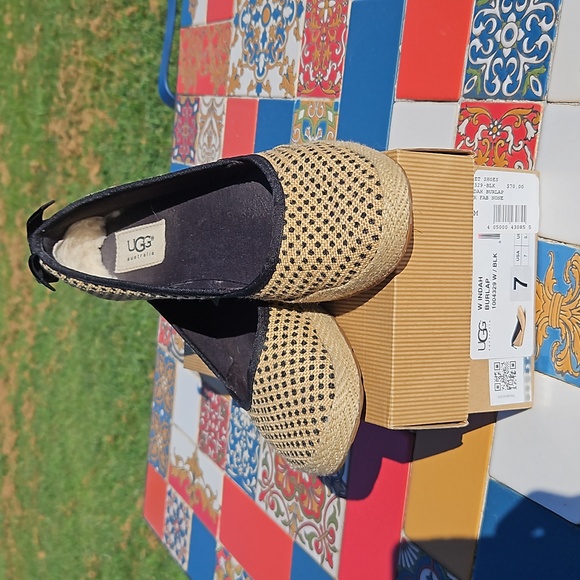 UGG Shoes - UGG sz.7 GUC Indah burlap w/black dot and ribbon
